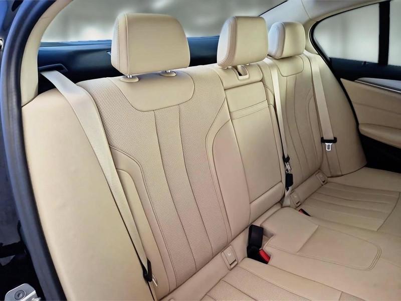 BMW 520 AUT BUSINESS MH48V 4 PORTE BERLINA