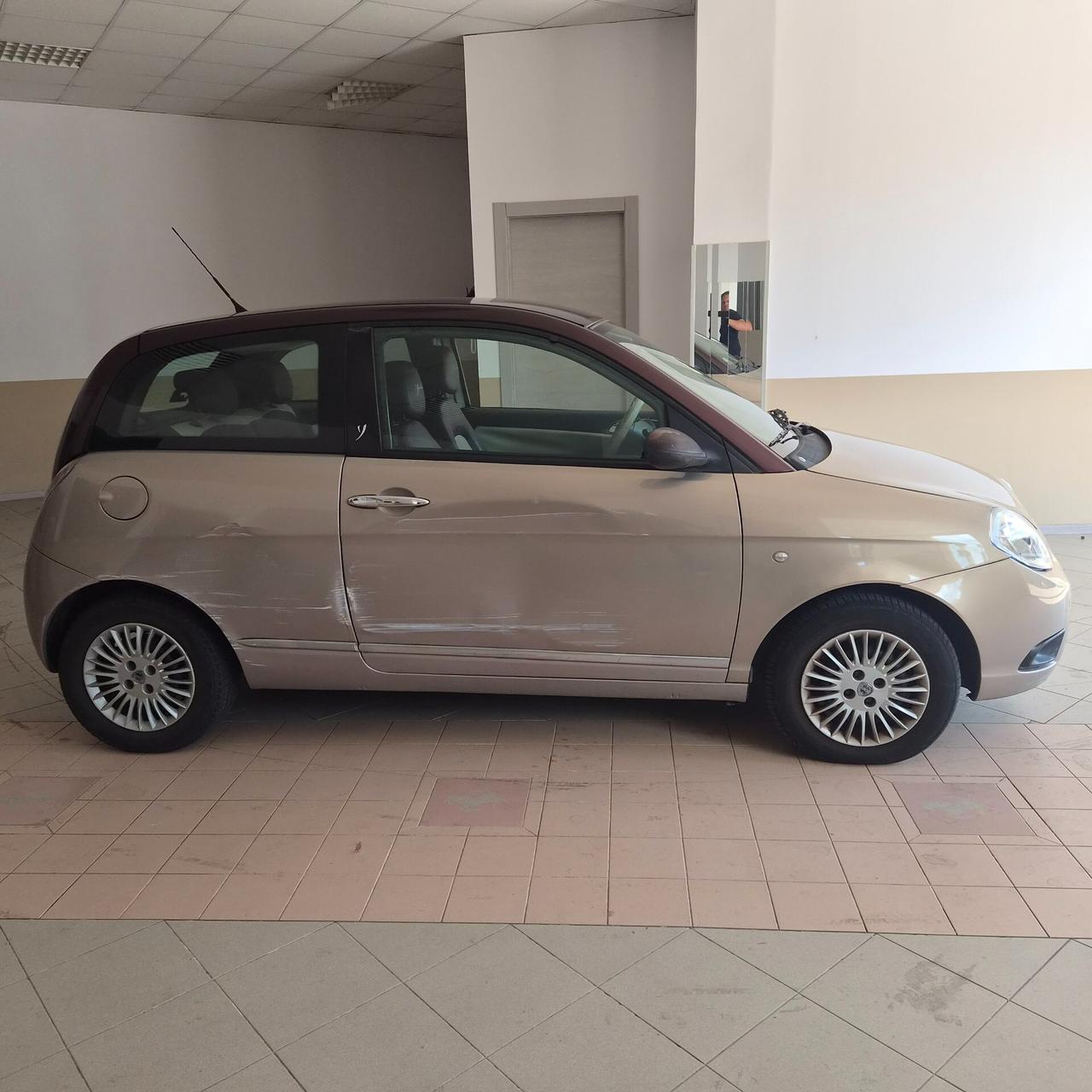 Lancia Ypsilon 1.3 MJT 75 CV Platino