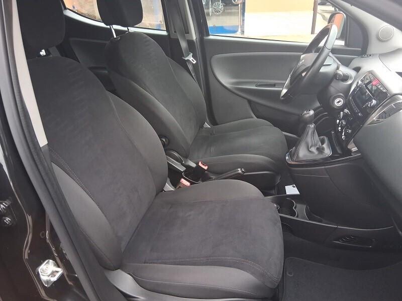 Lancia Ypsilon 1.3 MJT 16V 95 CV 5 porte S&S Silver