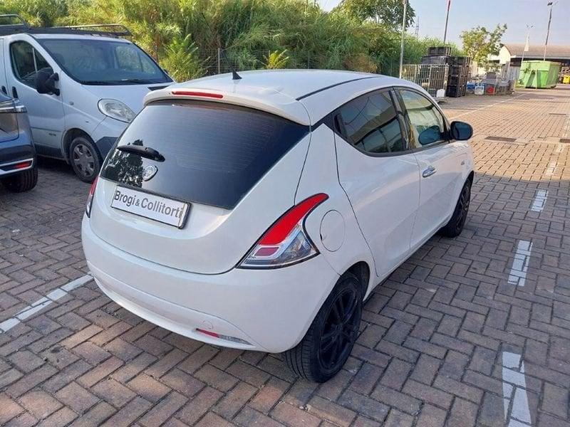 Lancia Ypsilon III 2015 1.2 Silver 69cv