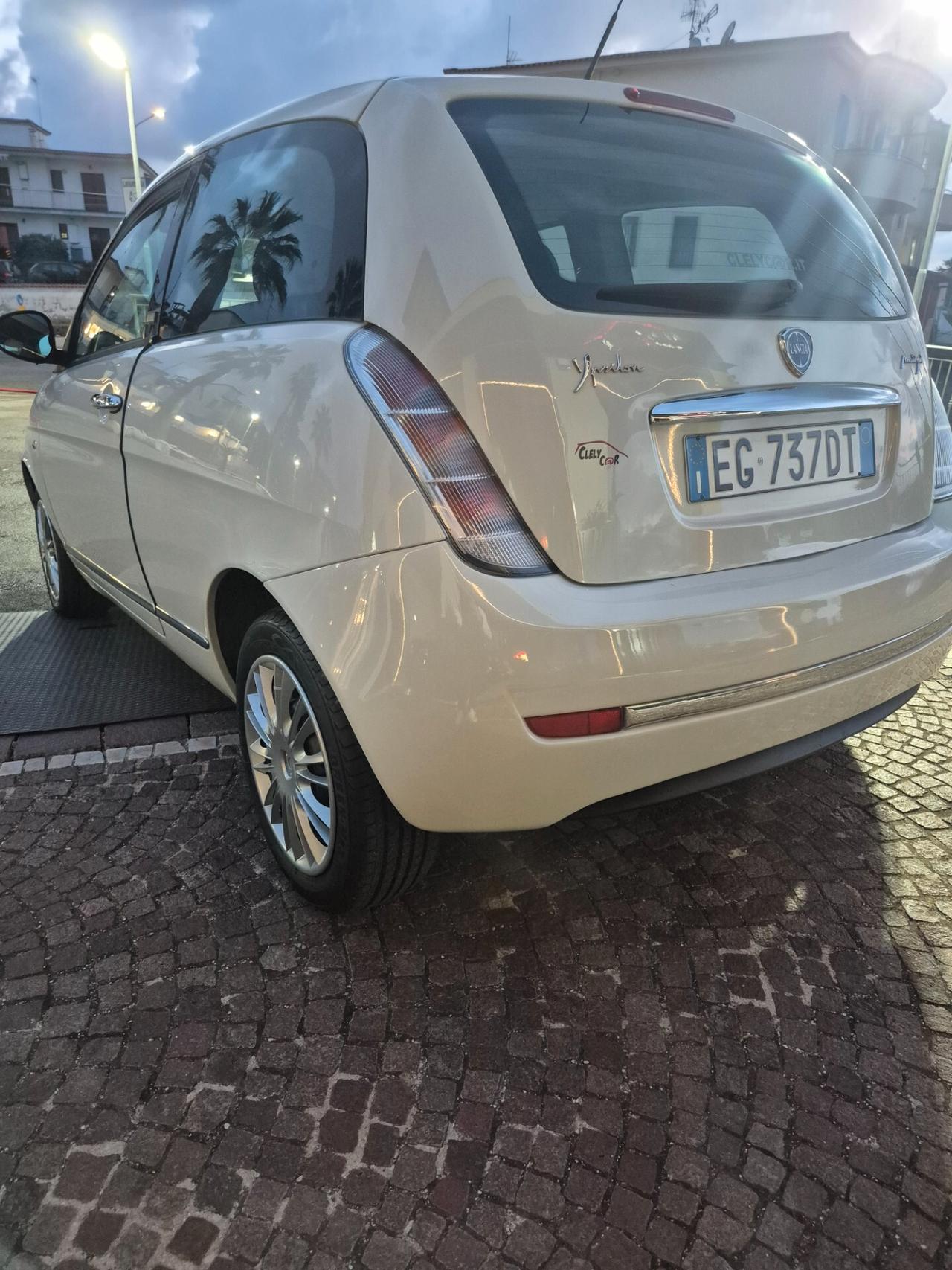 Lancia Ypsilon 1.3 MJT 75 CV DIVA
