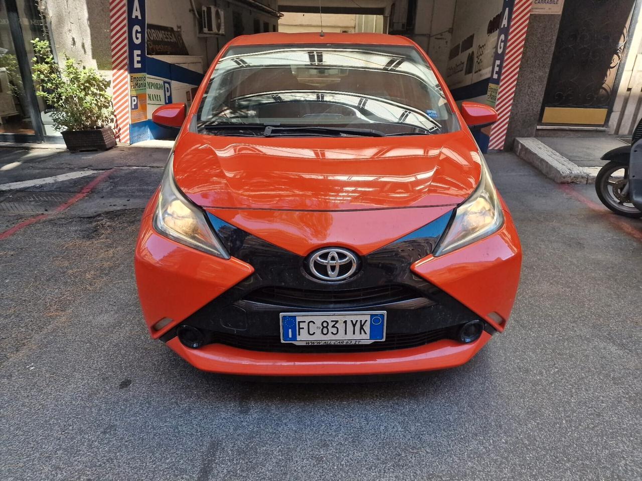 Toyota Aygo 1.0 VVT-i 69 CV 5 porte x-cite ok neopatentati