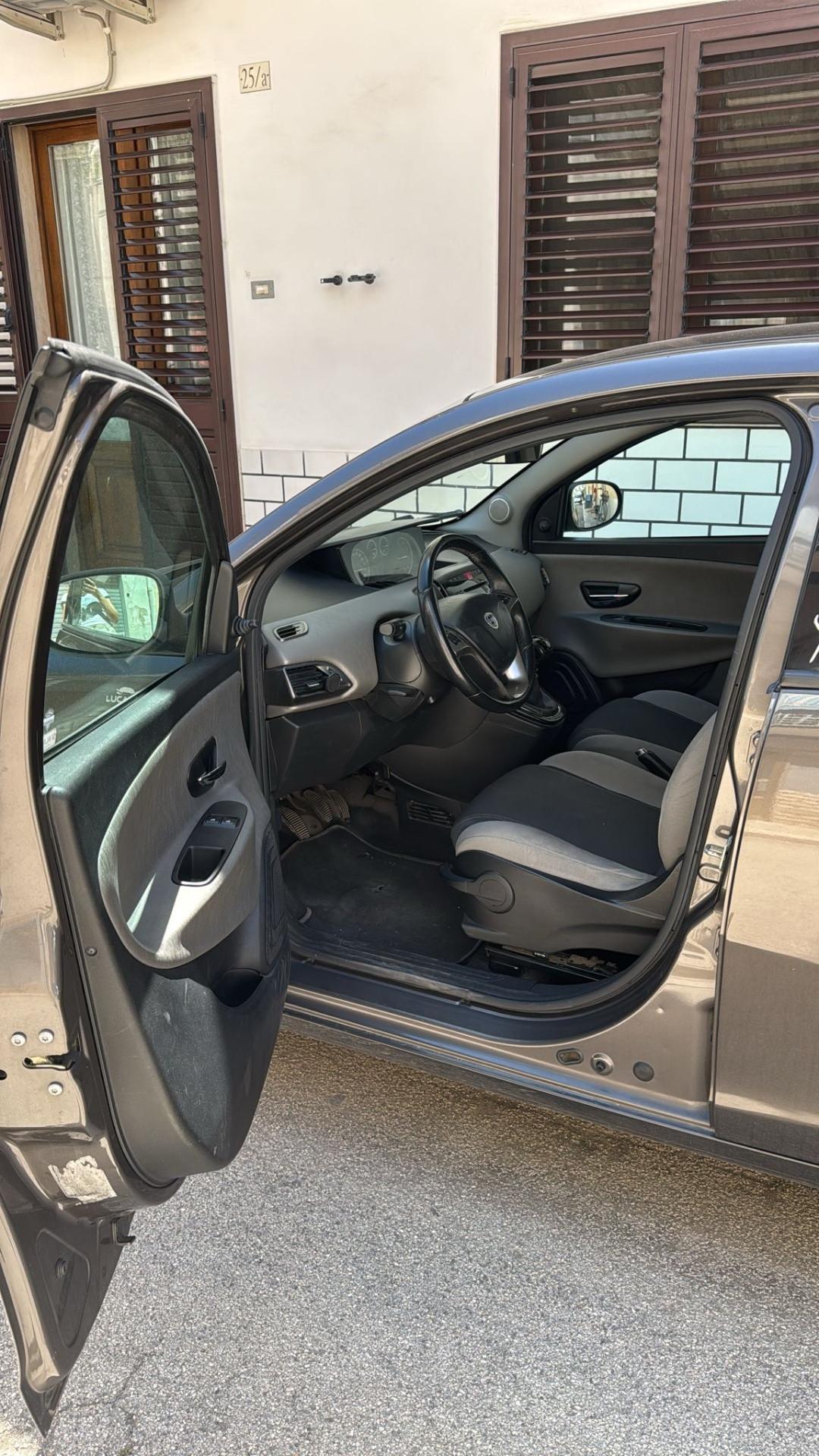 Lancia Ypsilon 1.3 MJT 16V 95 CV 5 porte S&S Silver