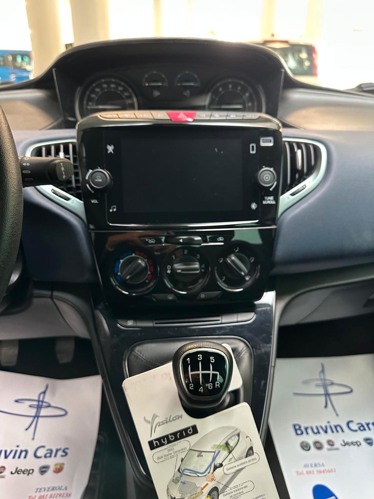 Lancia Ypsilon 1.0 FireFly 5 porte S&S Hybrid Platino