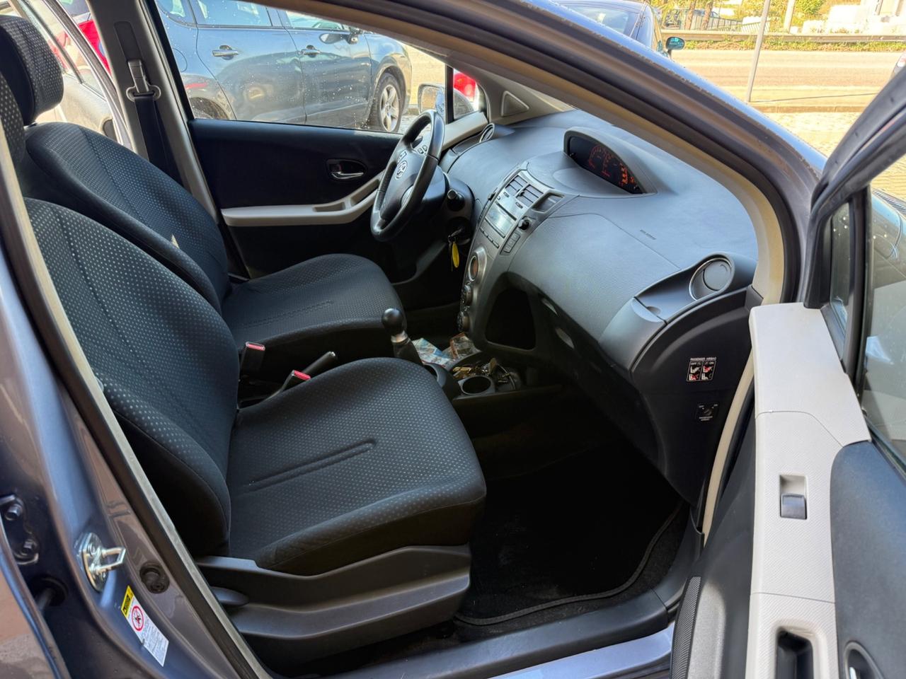 Toyota Yaris 1.0 5 porte