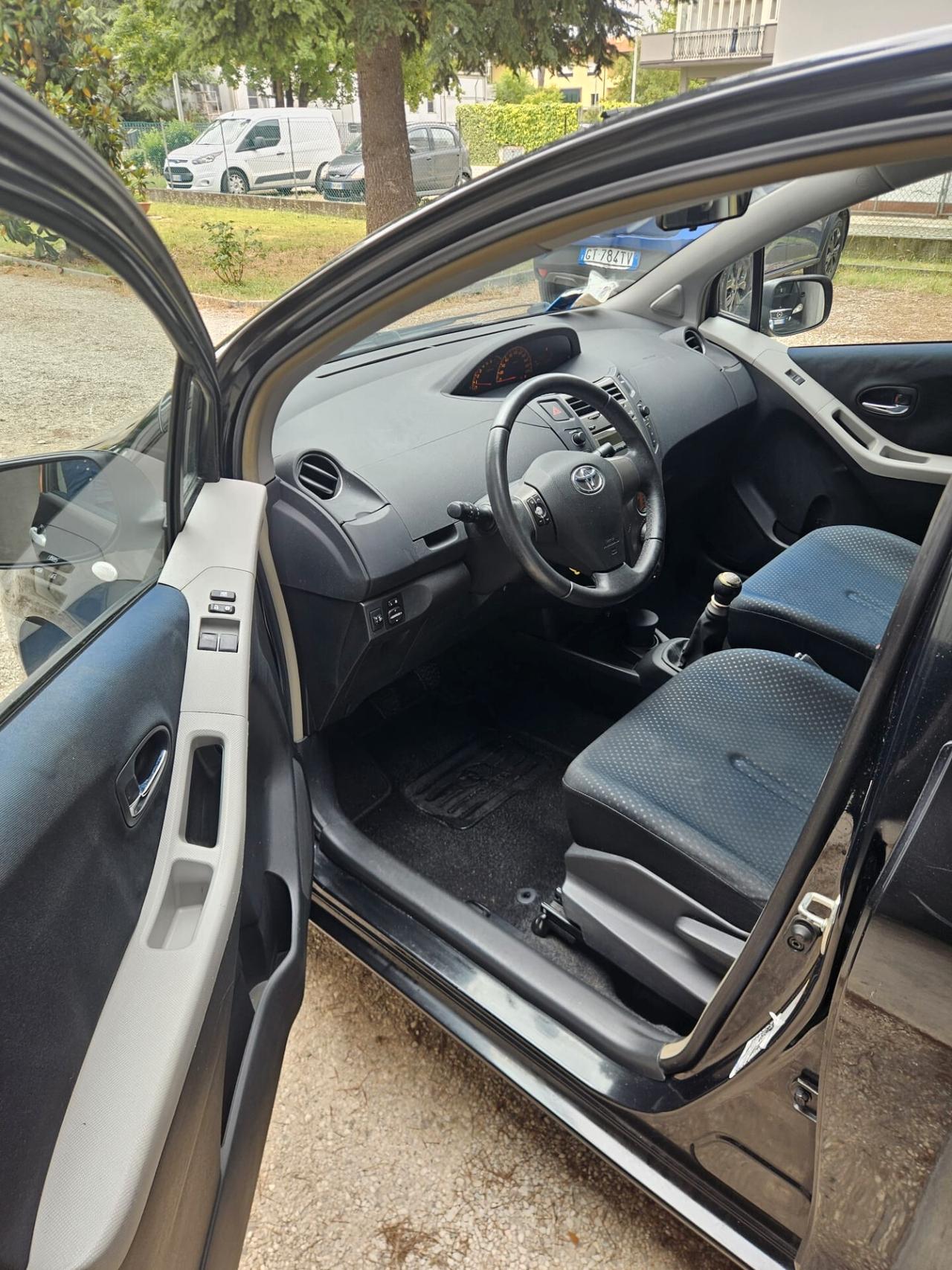 Toyota Yaris 1.0 5 porte SOLI 69.000 KM!