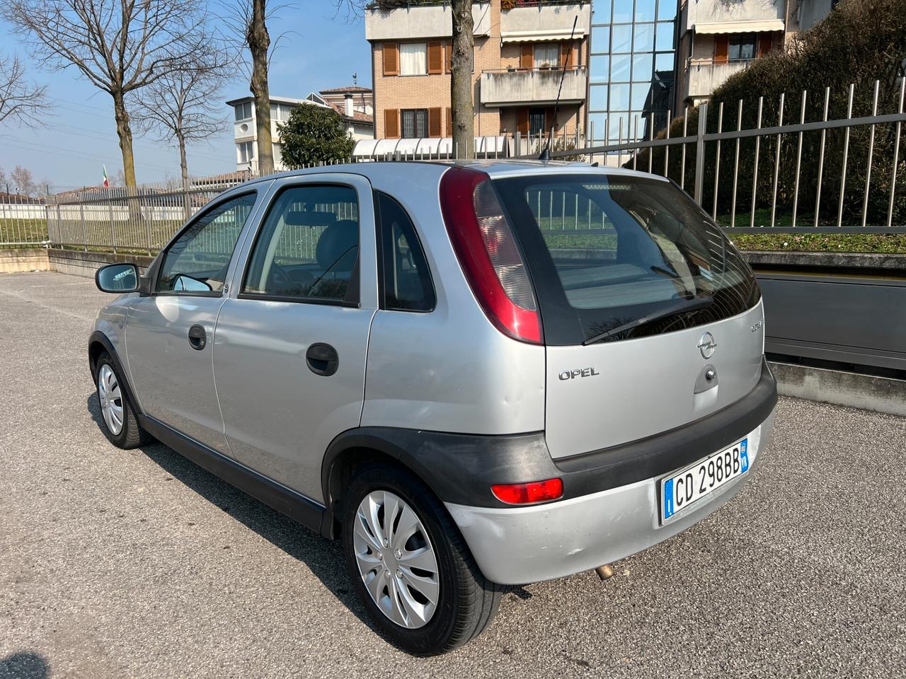 Opel Corsa 1.2i 16V cat 5 porte Euro 4 adatta a neopatentati