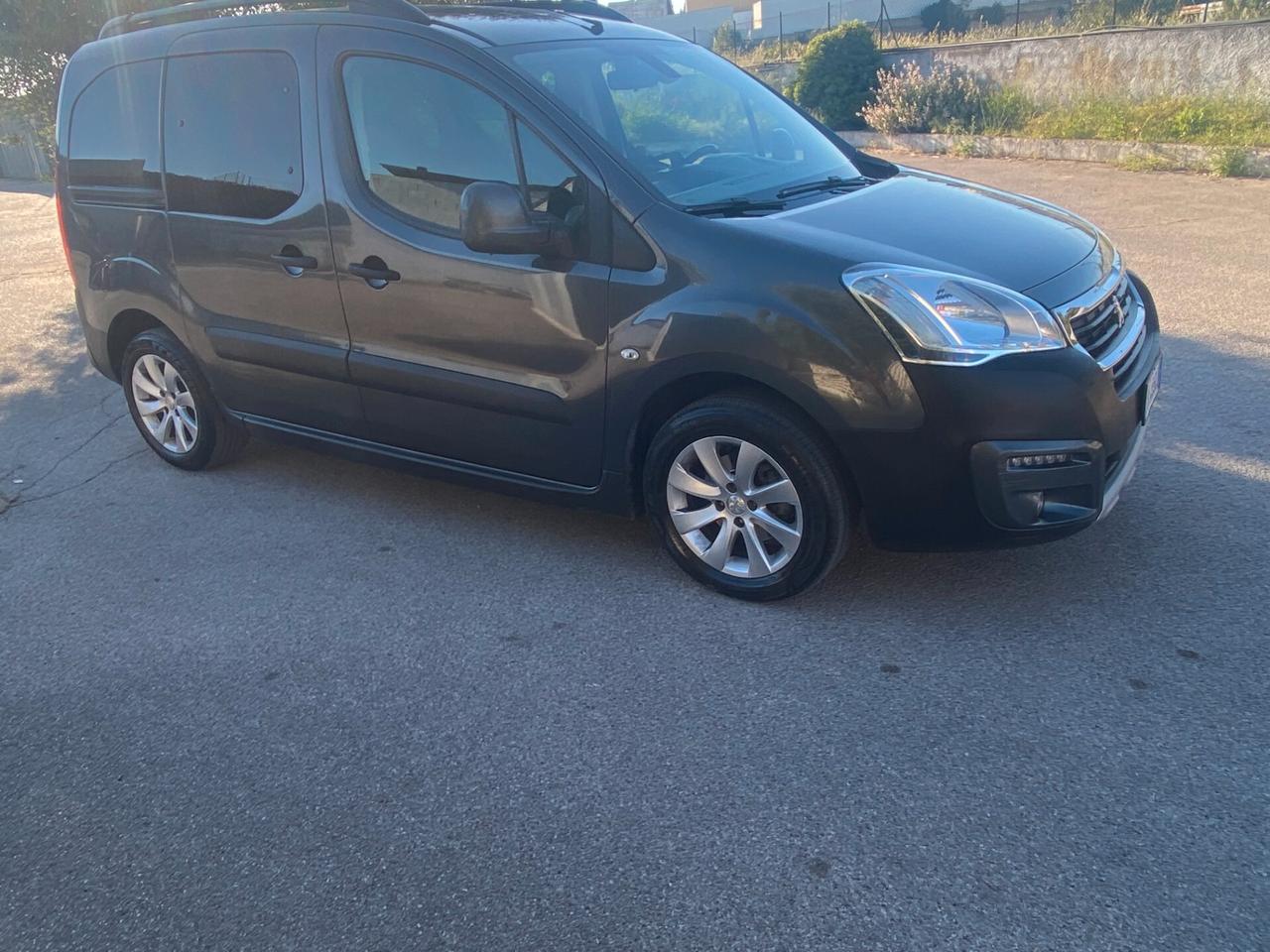 Peugeot Partner Tepee BlueHDi 100 Outdoor