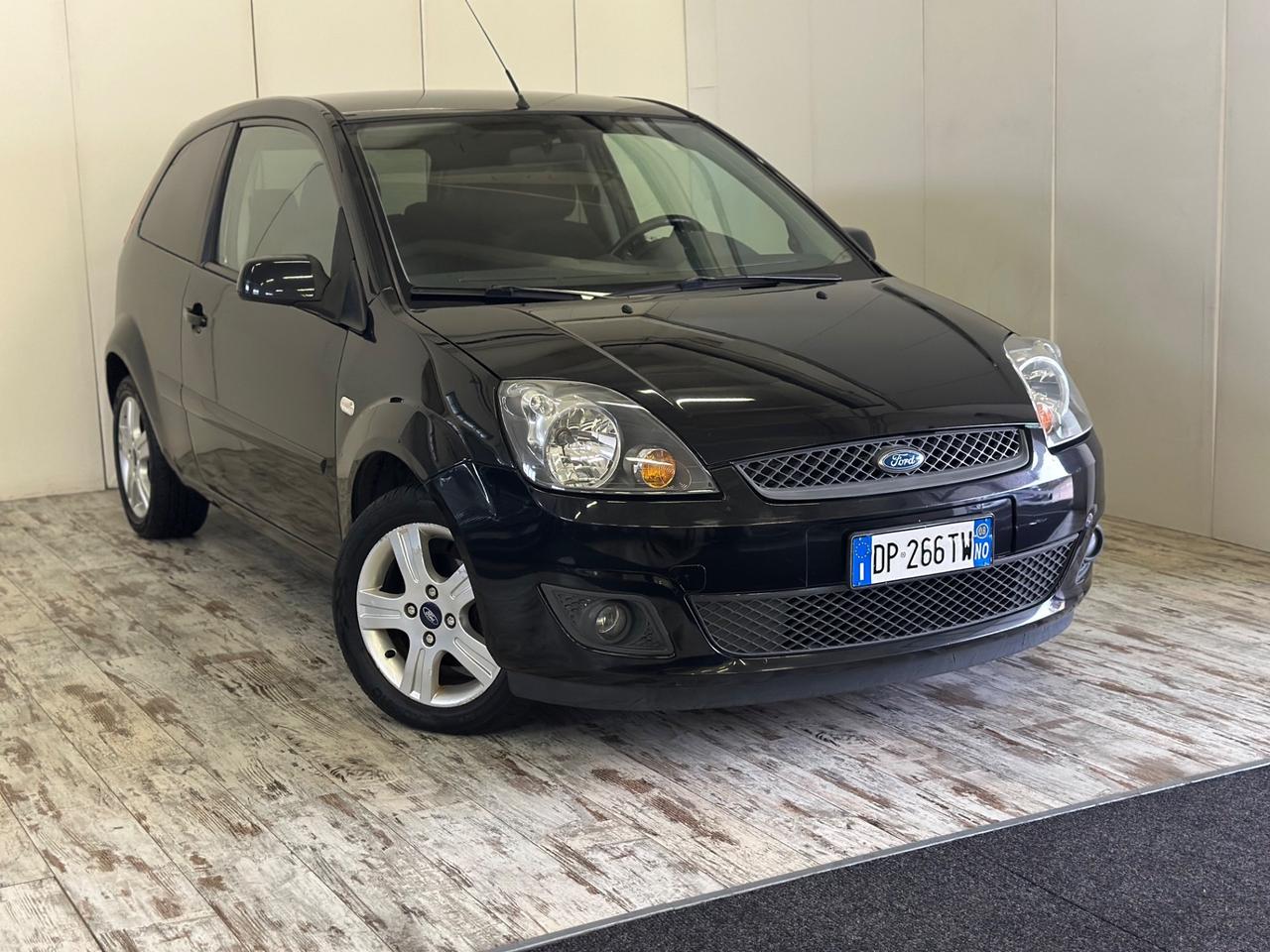 Ford Fiesta 1.2 Benzina Titanium Ok Neopatentati