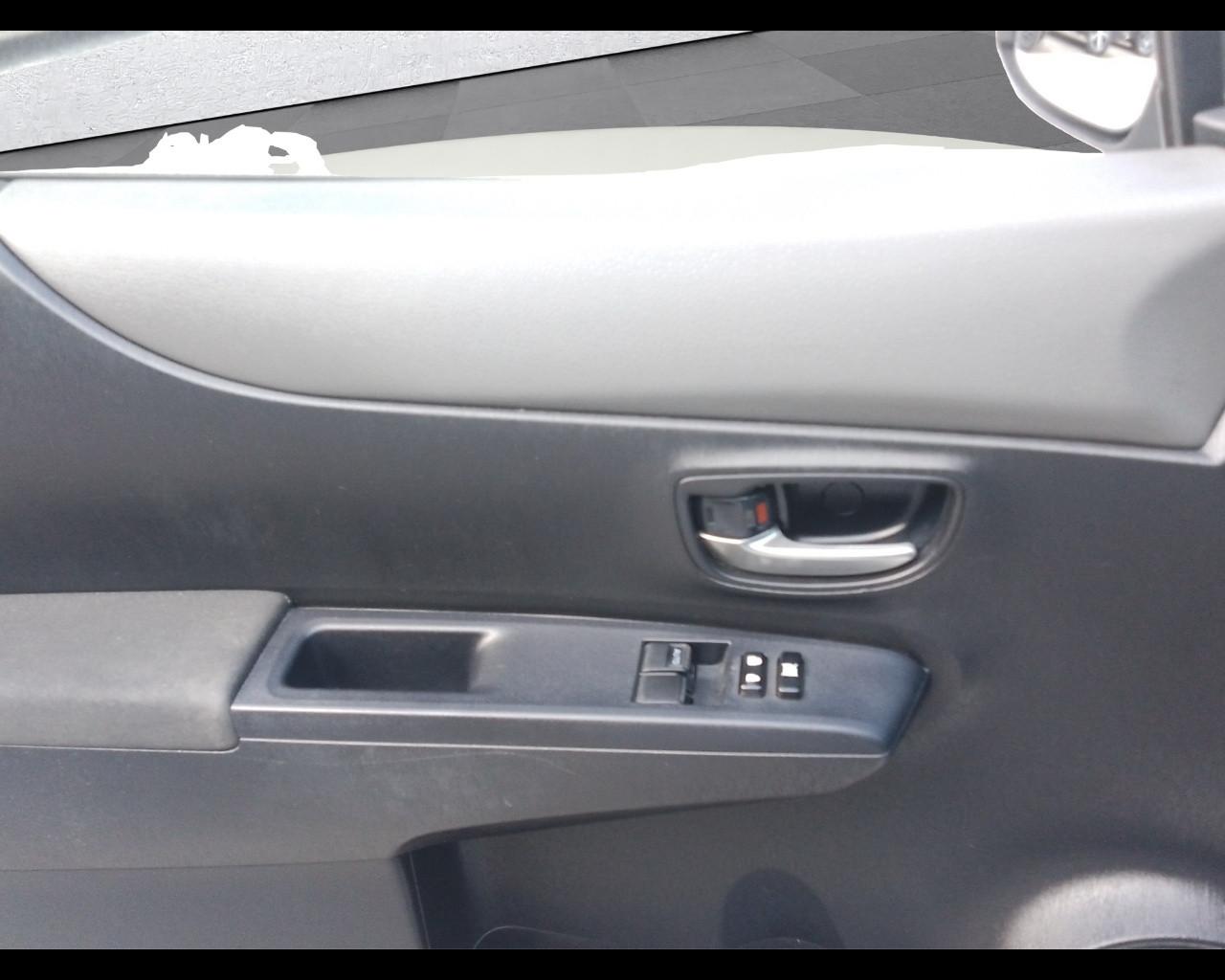 TOYOTA Yaris 3ª serie - Yaris 1.0 3 porte Active