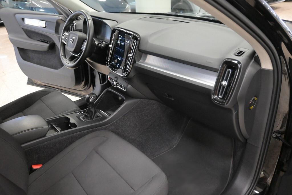 Volvo XC40 D3 Momentum Pro (150 cv)