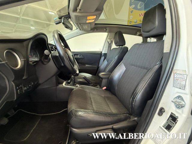 TOYOTA Auris 1.4 D-4D Lounge + TETTO