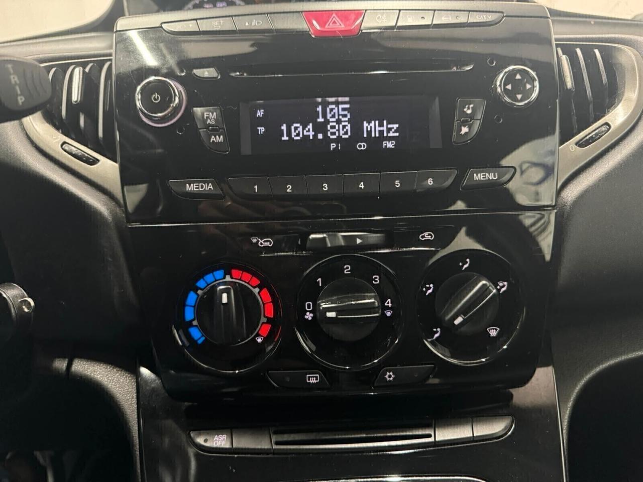 Lancia Ypsilon 0.9 TwinAir 85 CV 5 porte Metano Ecochic Elle