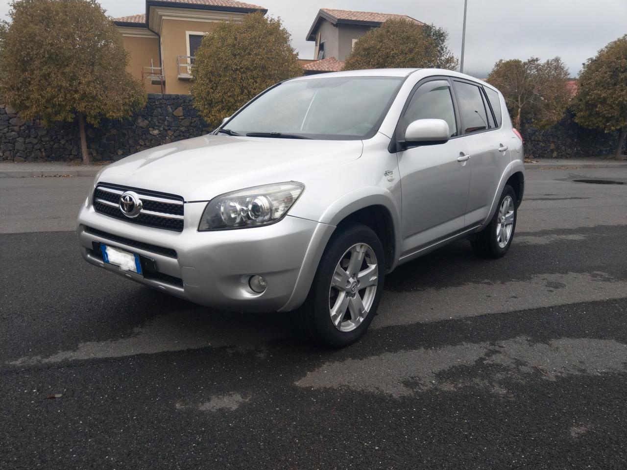 Toyota RAV 4 2.2 4WD D-4D Luxuri