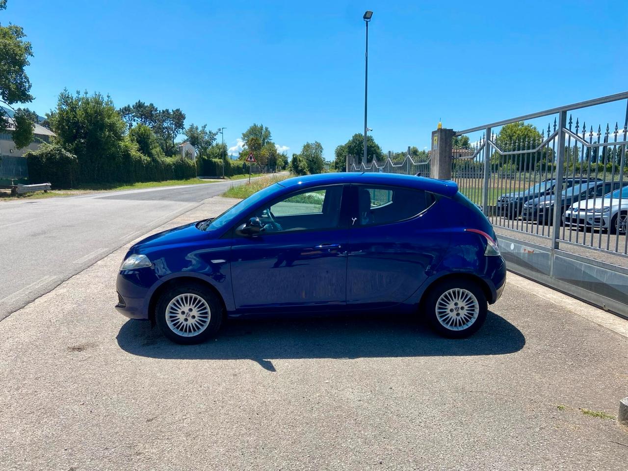 Lancia Ypsilon 1.2 69 CV 5 porte S&S Silver NEOPATENTATI