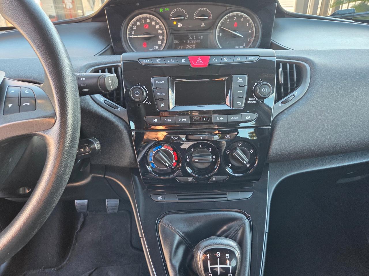 Lancia Ypsilon 1.2 benzina 69 cv - 06/2019 60.000 km