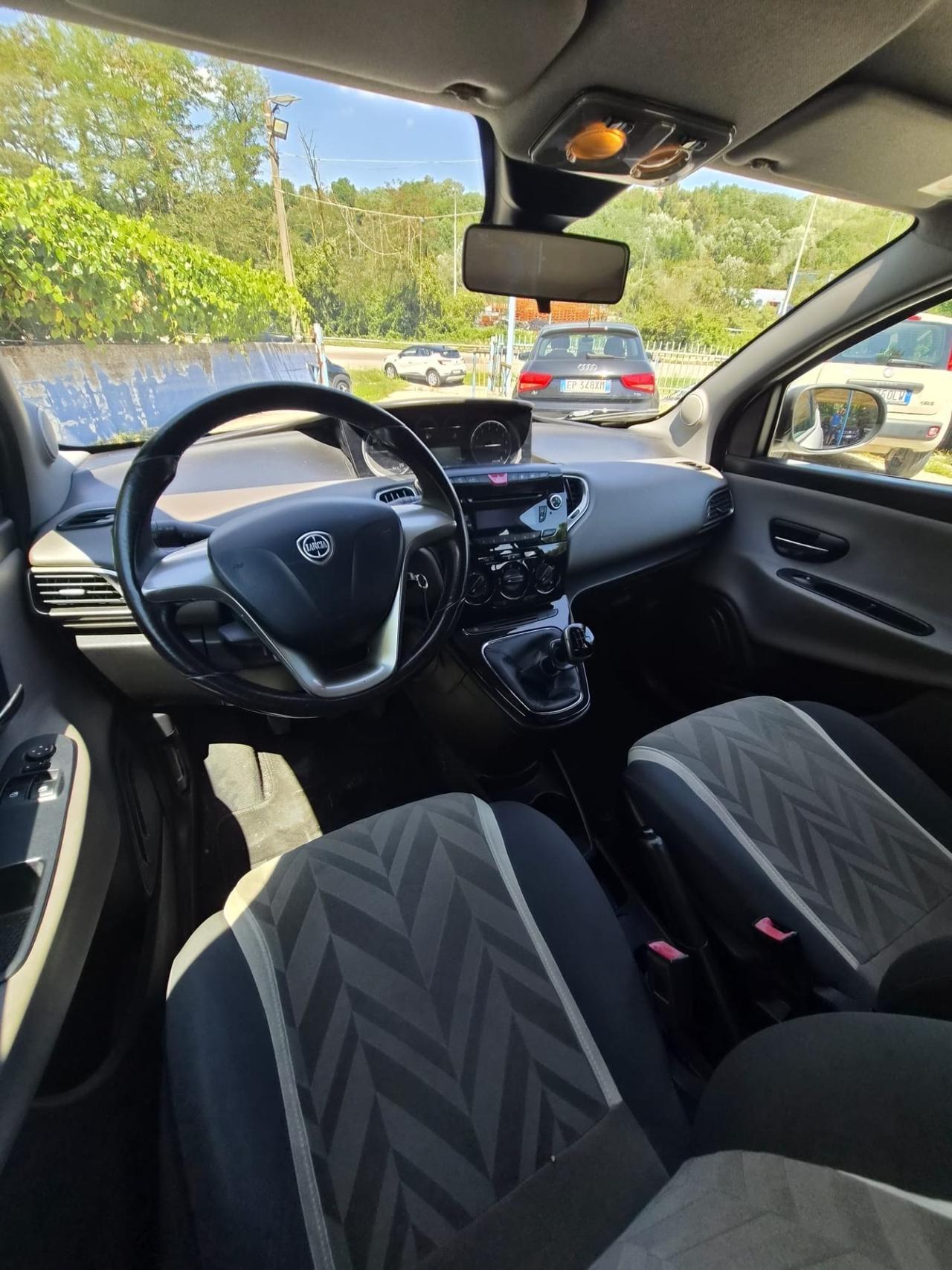 Lancia Ypsilon 0.9 TwinAir 85 CV 5 porte S&S Silver