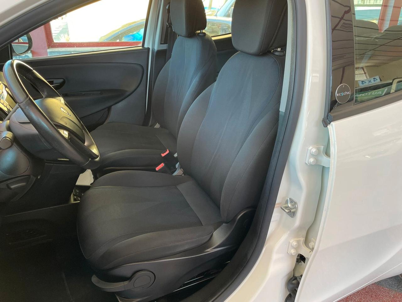 Lancia Ypsilon 1.0 Hybrid Gold