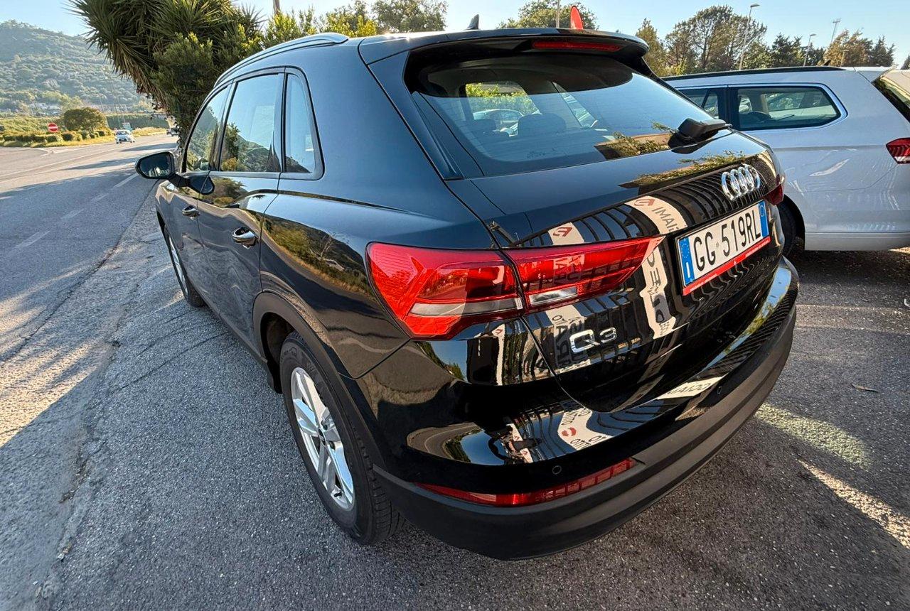 Audi Q3 35 2.0 tdi Business s-tronic