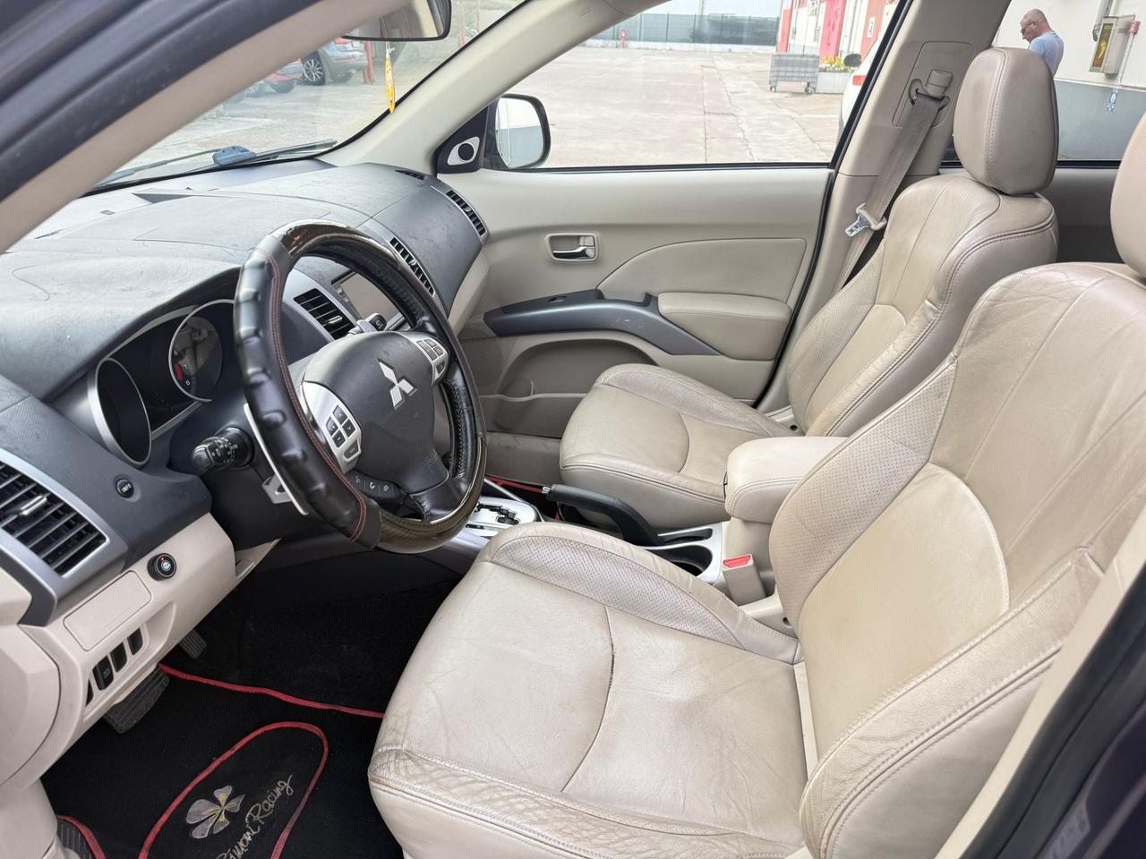 Mitsubishi Outlander 2.4 MIVEC Instyle 7 p.ti