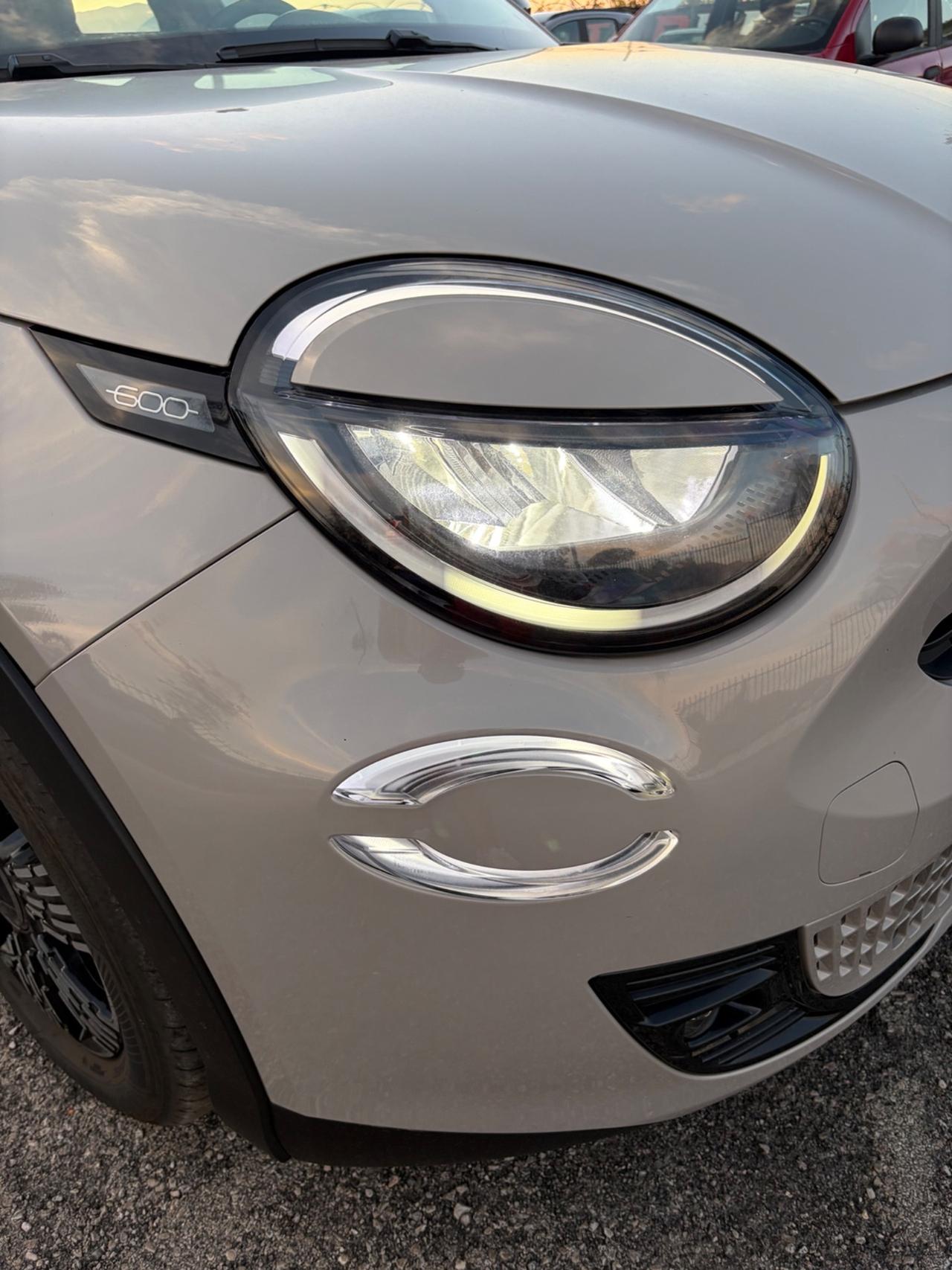 Fiat 600 Hybrid 110 CV DCT MHEV Serie Speciale Icon