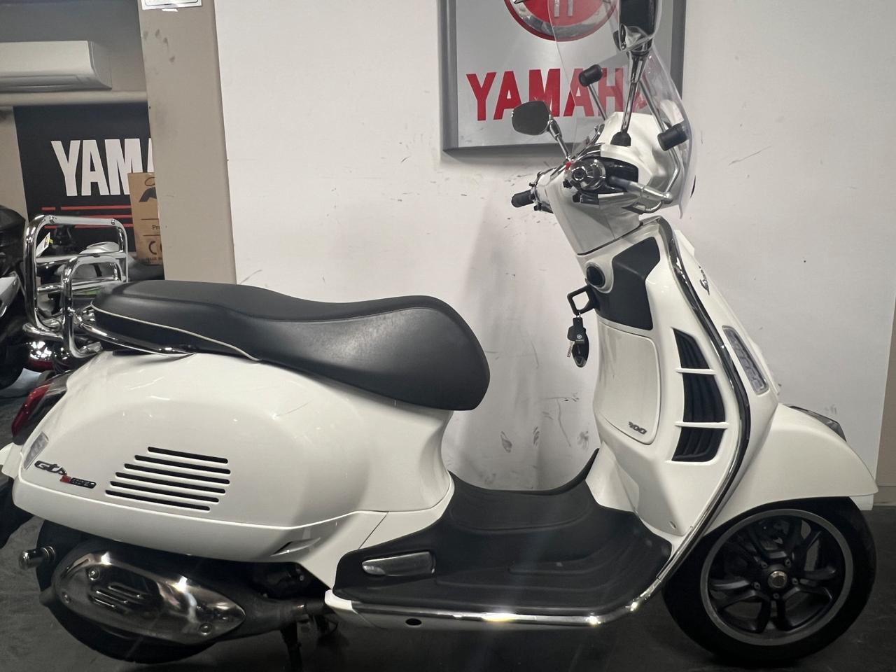 Piaggio Vespa GTS 300