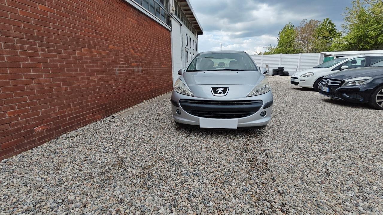 Peugeot 207 1.4 8V 75CV 5p. ONE Line