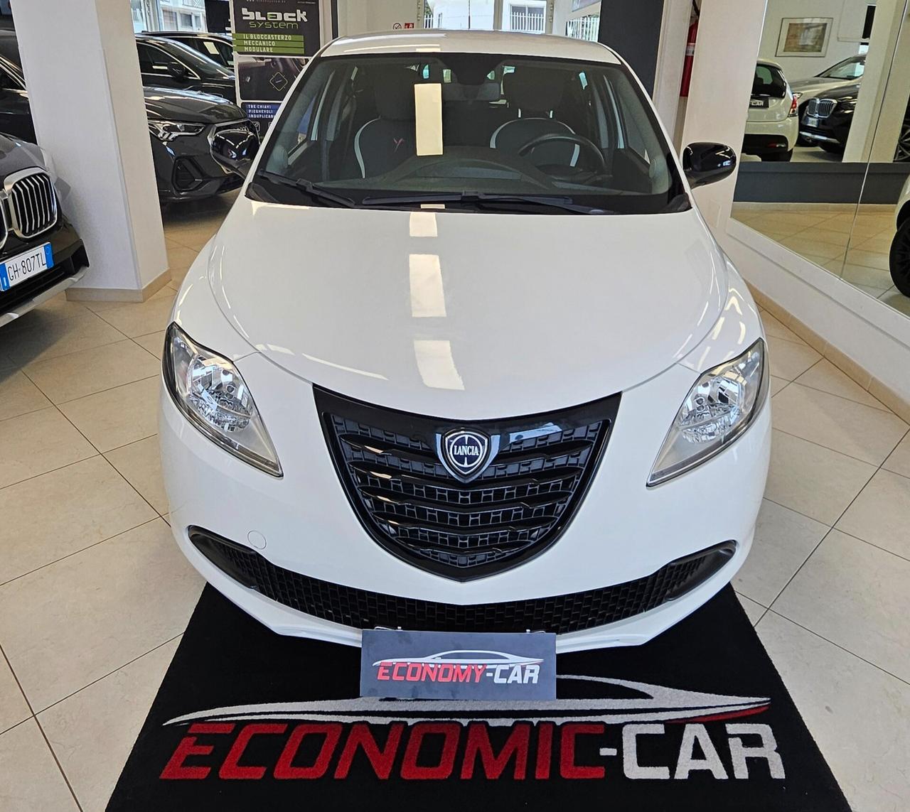 Lancia Ypsilon 1.2 69 CV 5 porte S&S Silver KM 45.000