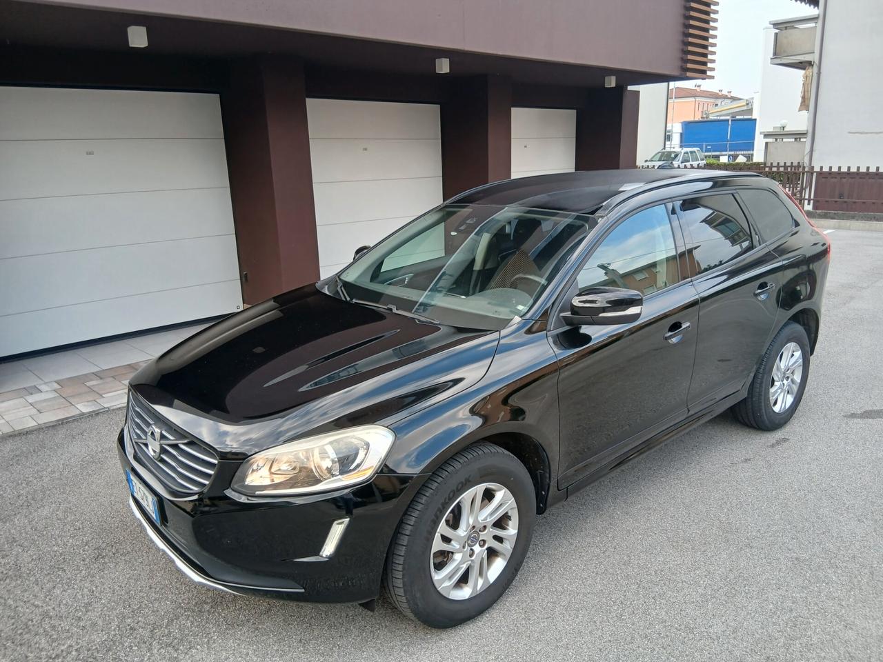 Volvo XC 60 XC60 D3 Geartronic Momentum tua a € 185 mese