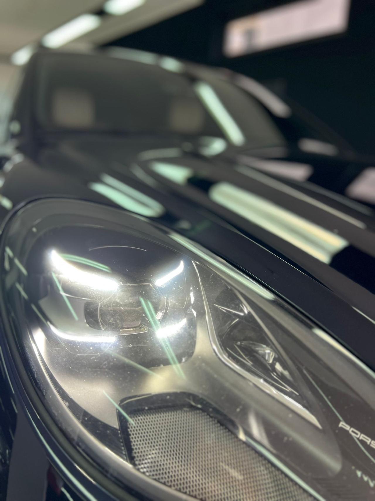 Porsche Macan 2.0 Iva esposta