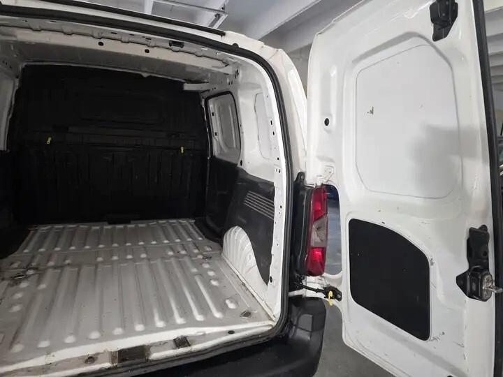 Citroen Berlingo 130cv Furgone 3 posti €6D, da rivedere