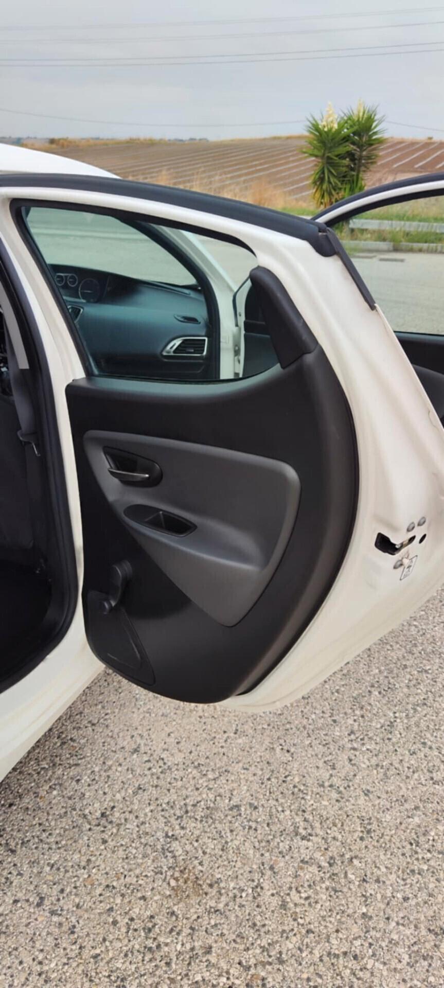 Lancia Ypsilon 1.3 MJT 16V 95 CV 5 porte S&S Platinum