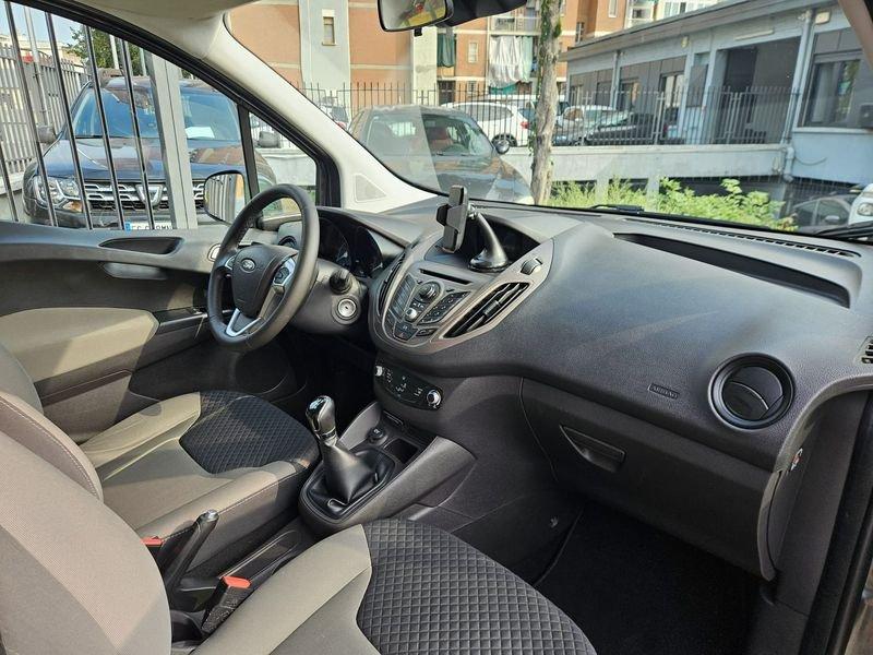 Ford Tourneo Courier 1.5 TDCI 95CV Titanium