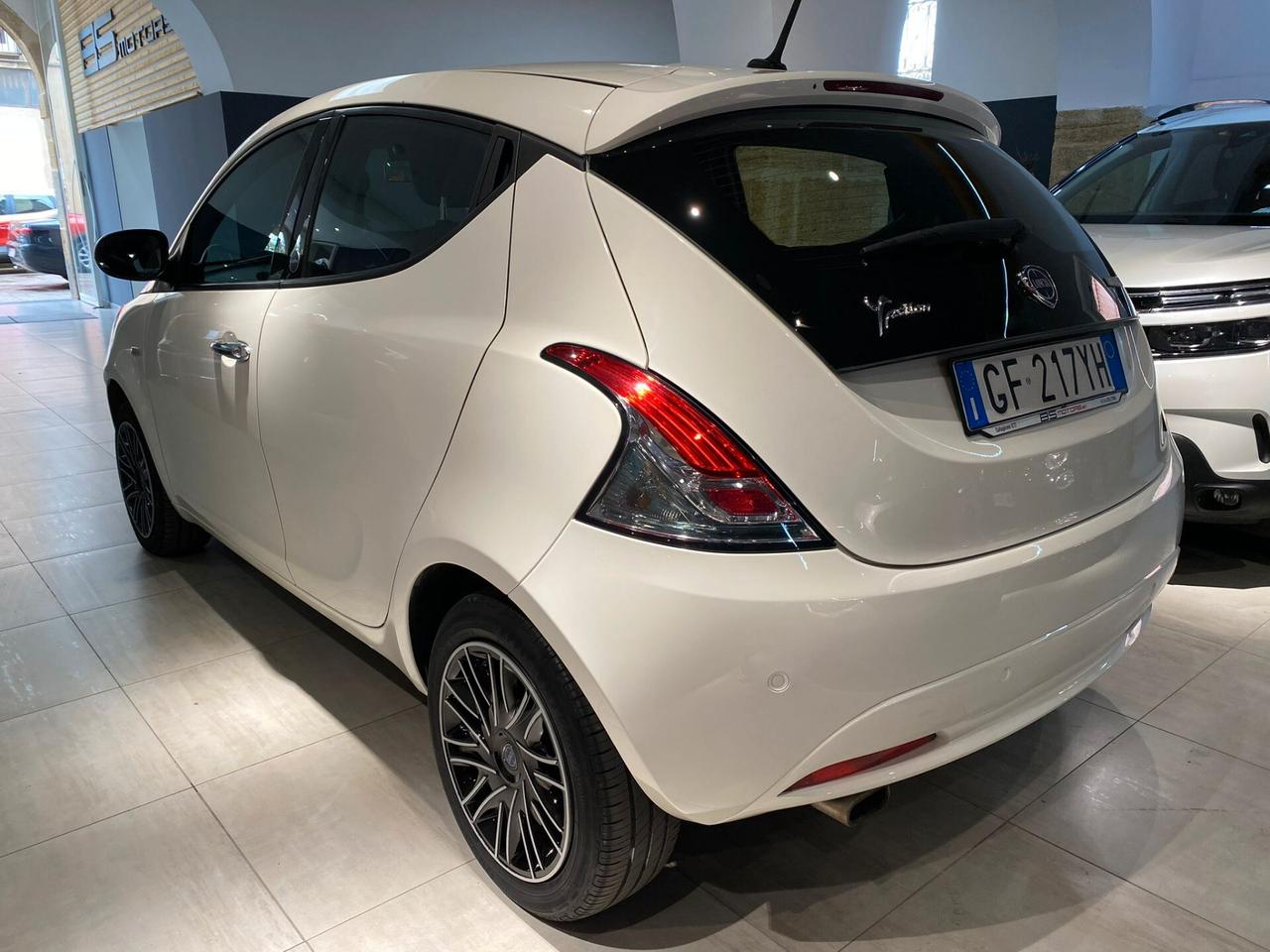 Lancia Ypsilon 1.0 FireFly 5 porte S&S Hybrid Ecochic Gold