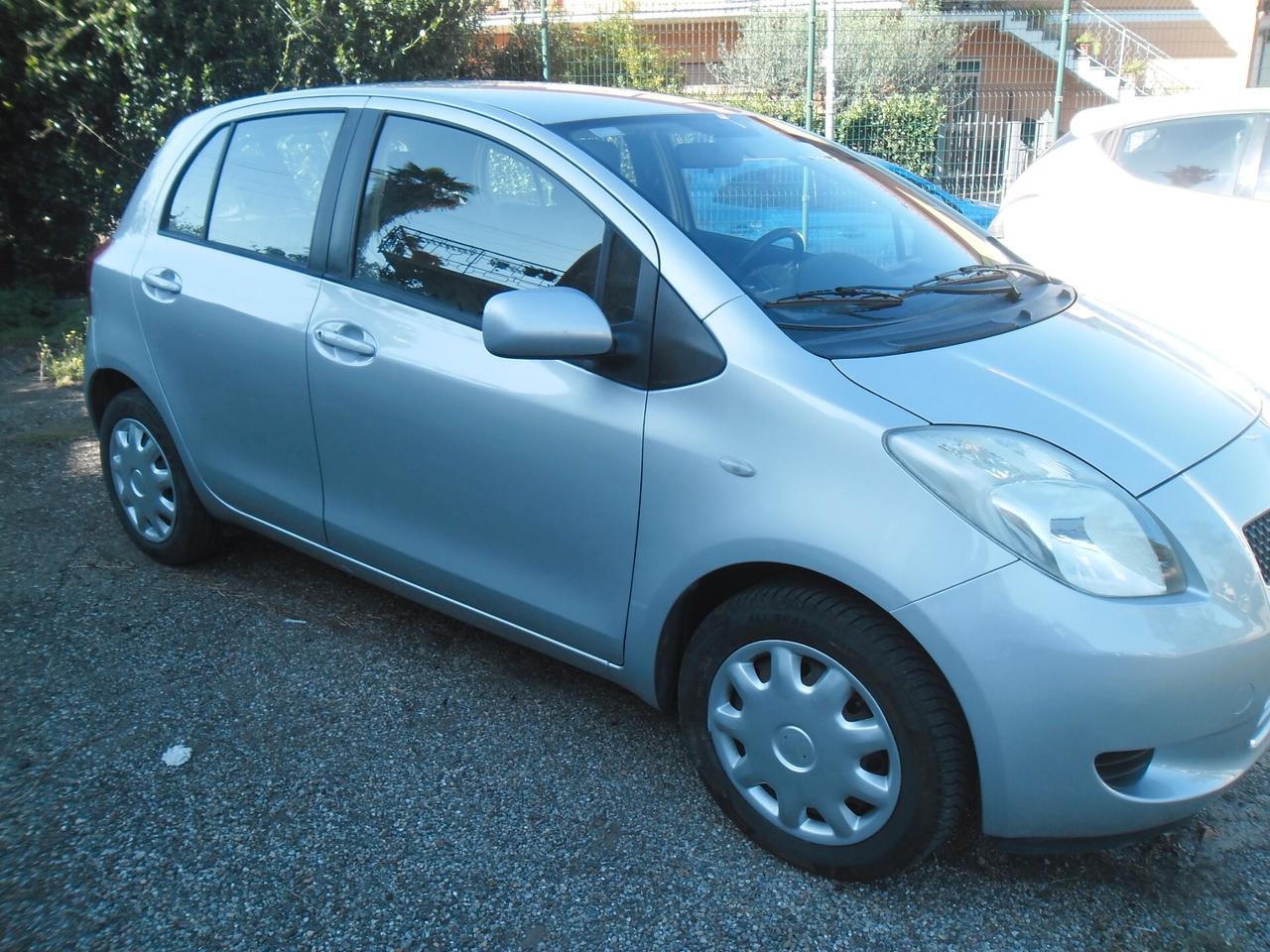 Toyota Yaris 1.0 5 porte Sol