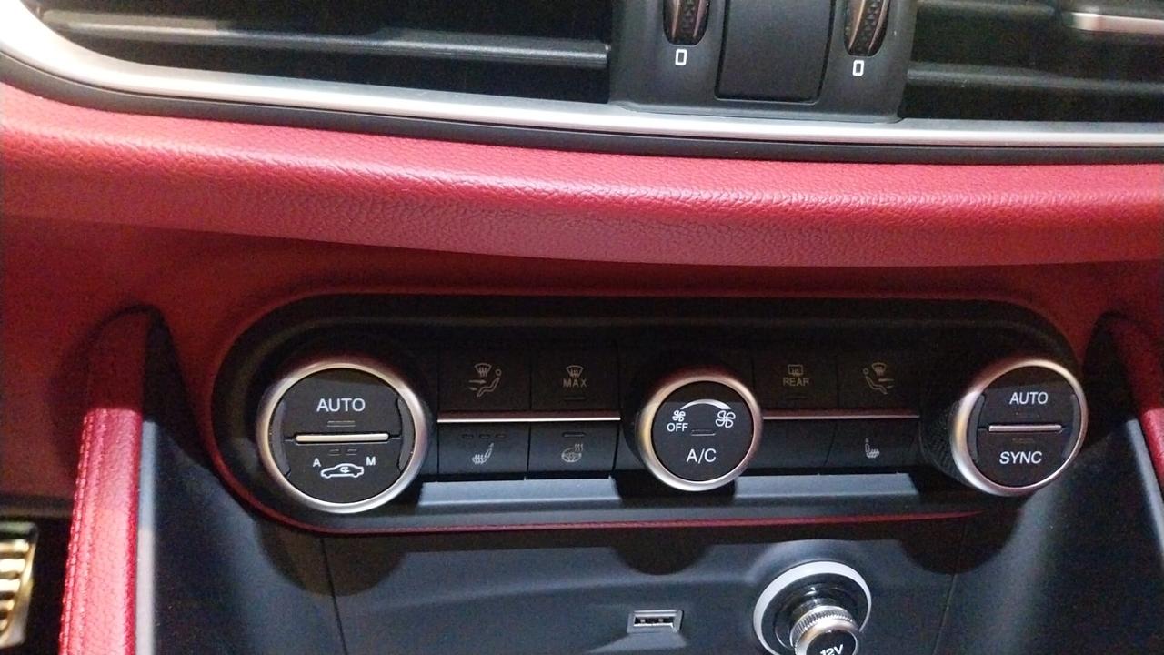 Alfa Romeo Stelvio 2.2 CC 210 CV AT8 Q4 Veloce