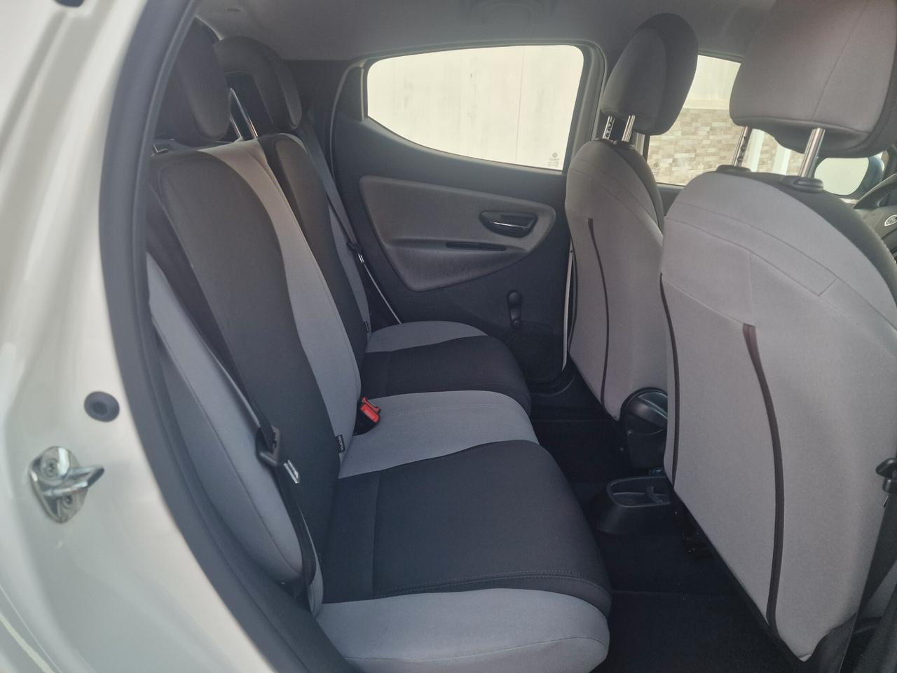 Lancia Ypsilon 1.2 69 CV Unyca