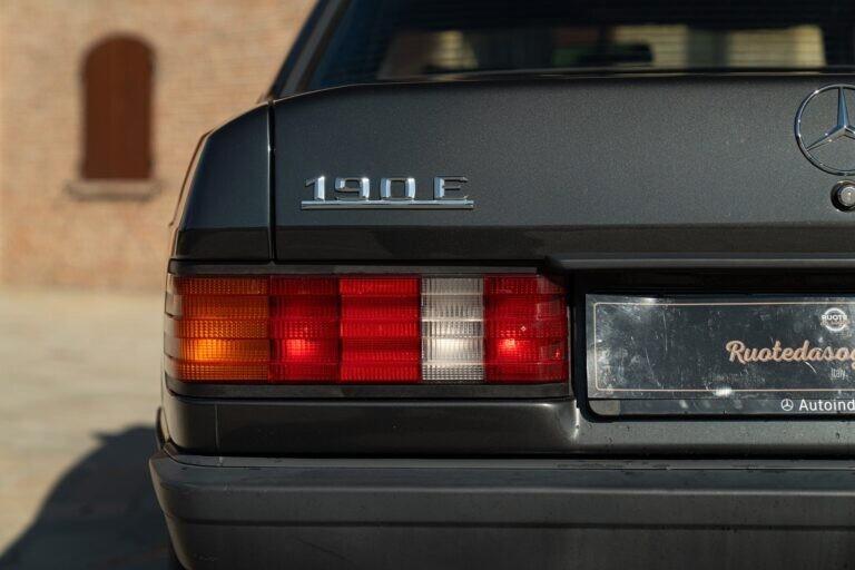 1988 MERCEDES-BENZ 190 E - MER00293