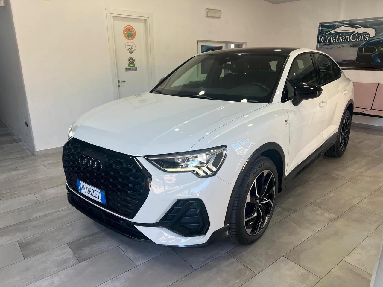 Audi Q3 35 TDI Identity Black