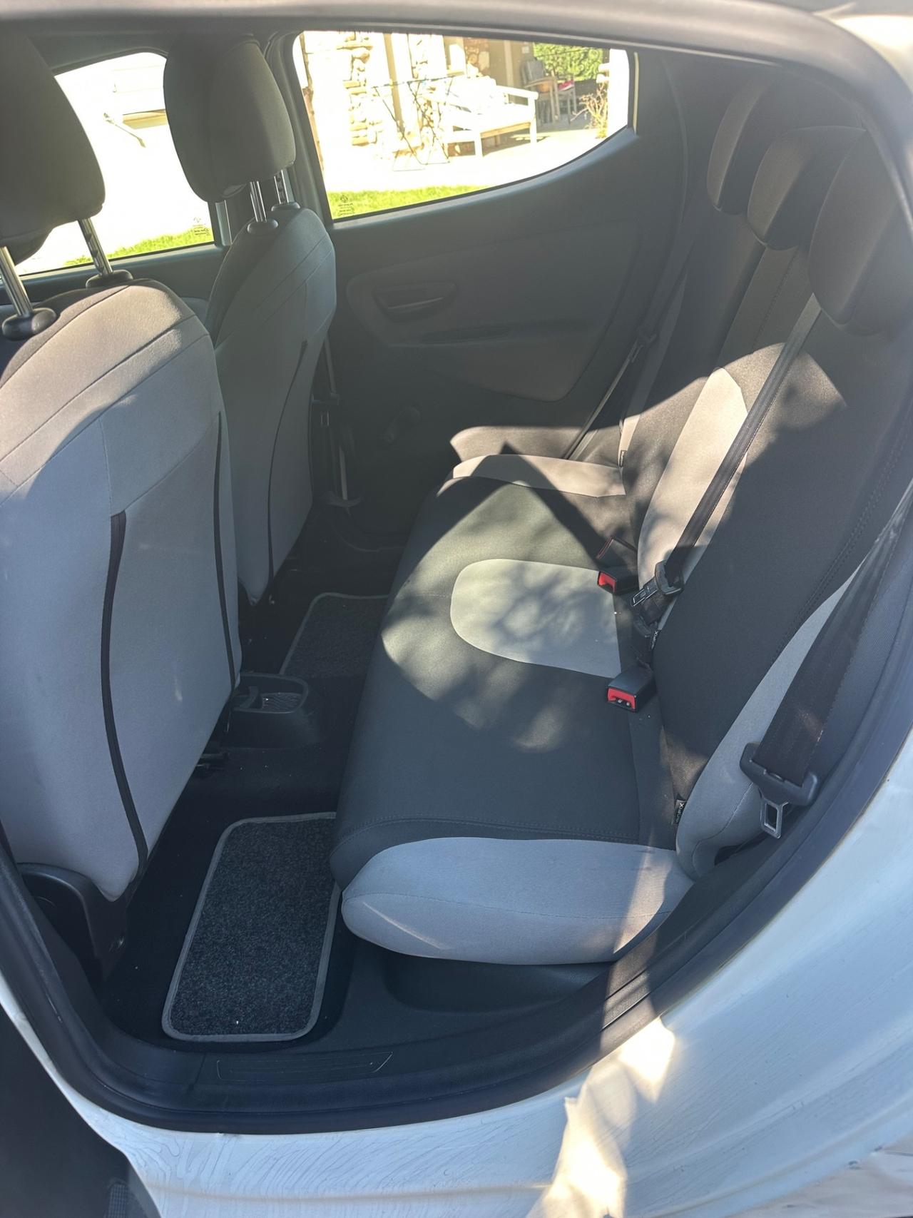 Lancia Ypsilon 1.2 69 CV 5 porte GPL Ecochic Silver
