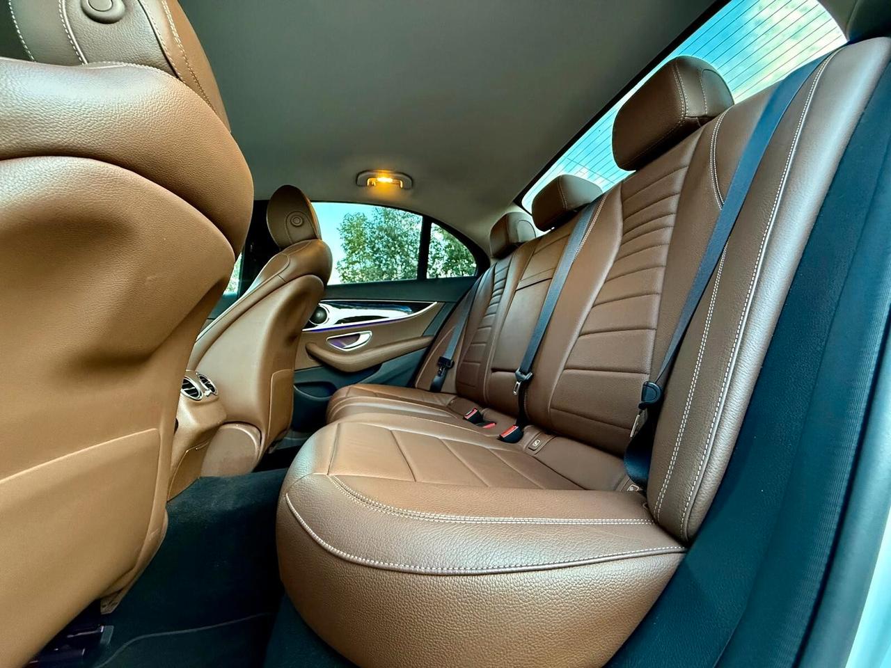 MERCEDES- BENZ KLASSE E 220 D 4MATIC AMG PREMIUM