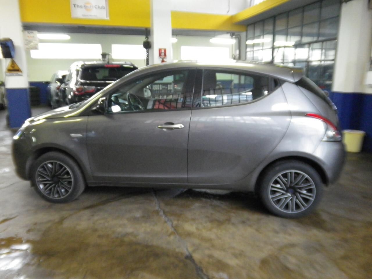 Lancia Ypsilon 1.0 FireFly 5 porte S&S Hybryd Gold