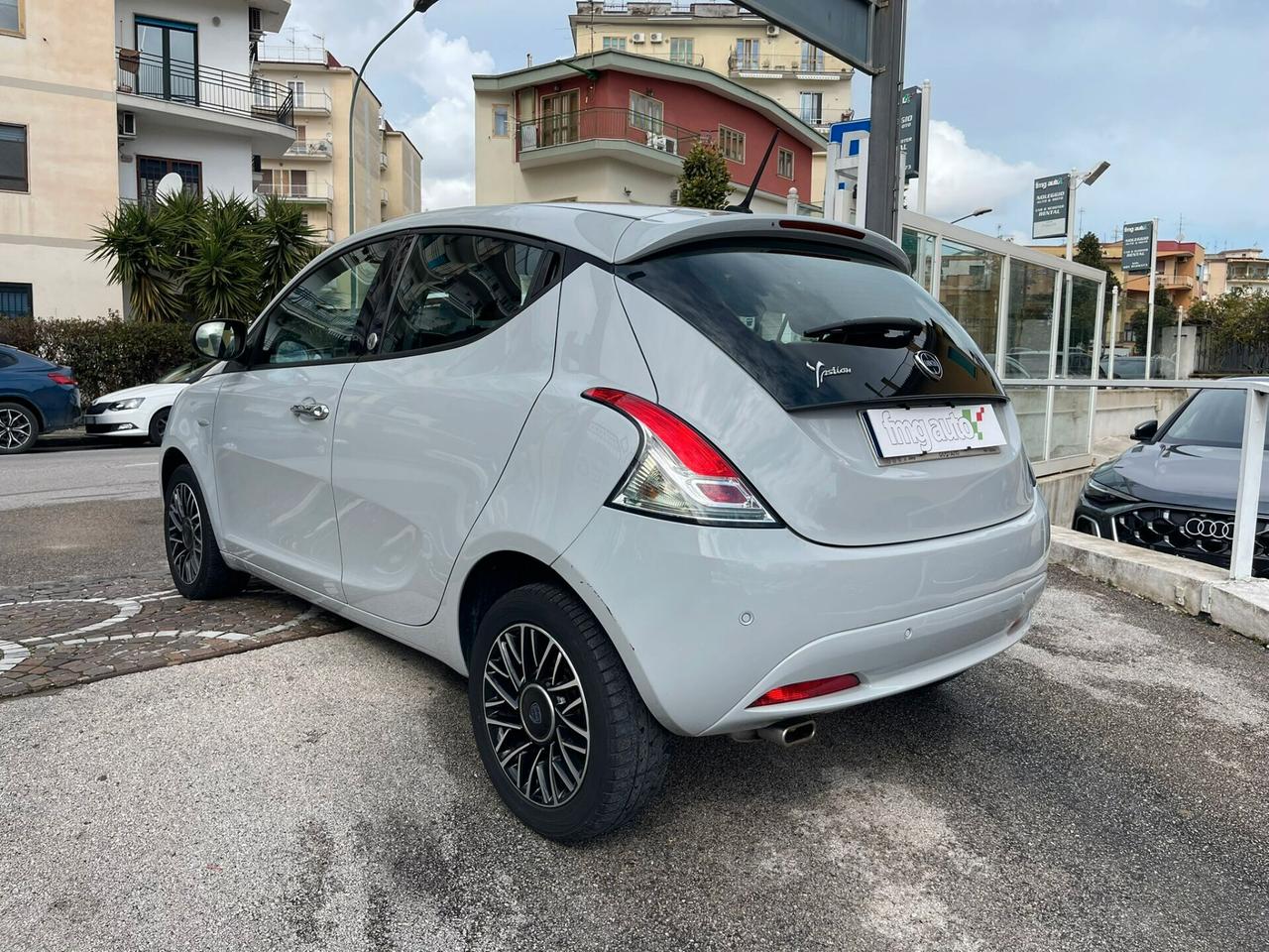 Ypsilon 1.2 69 CV 5 porte GPL Ecochic Gold