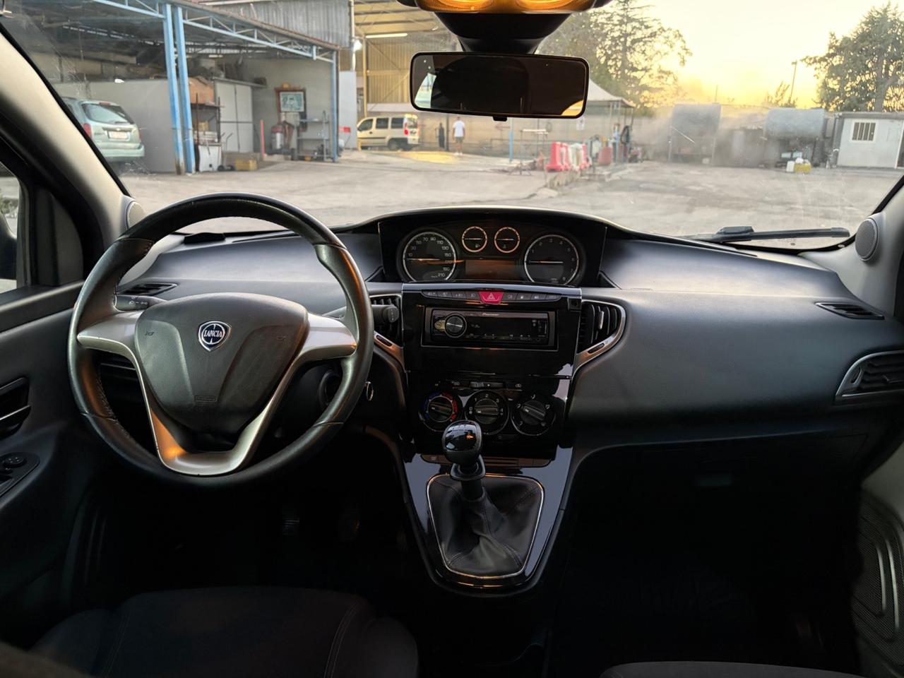 Lancia Ypsilon 0.9 TwinAir 85 CV 5 porte Metano Ecochic Gold
