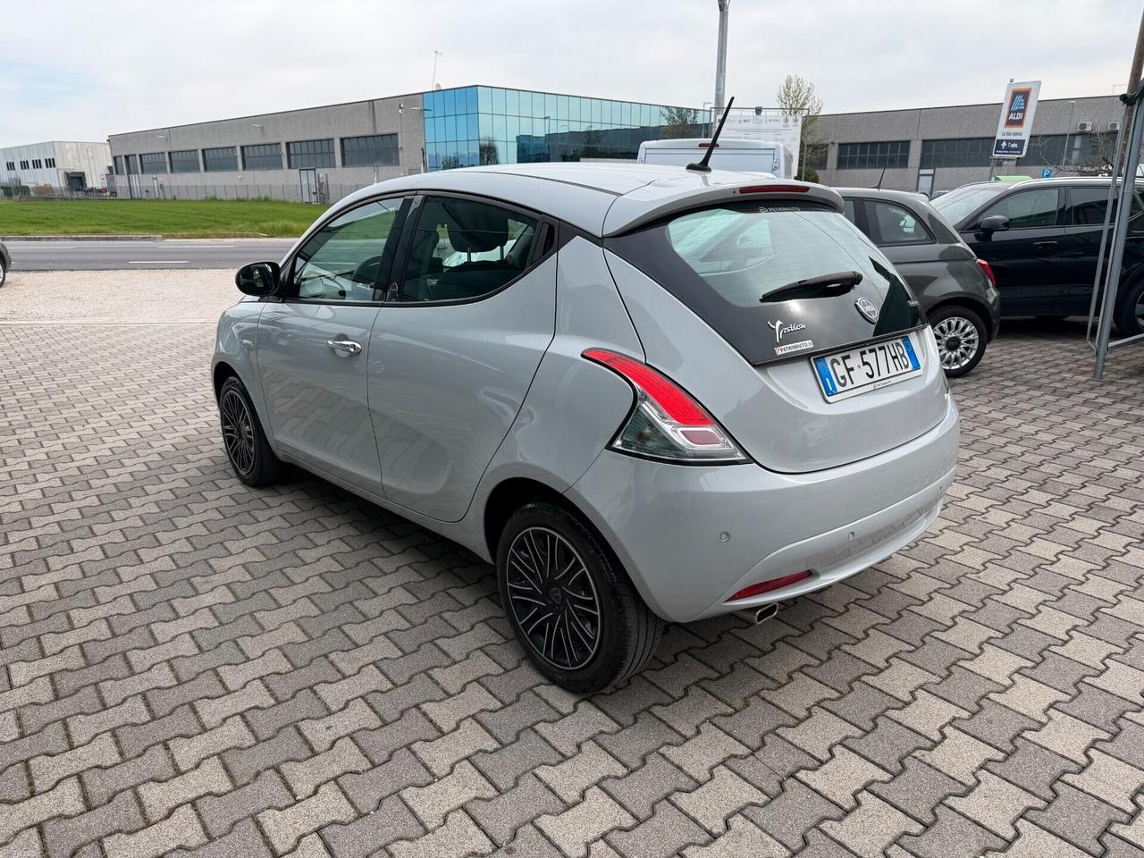 Lancia Ypsilon 1.0 FireFly 5 porte S&S Hybrid Ecochic Gold