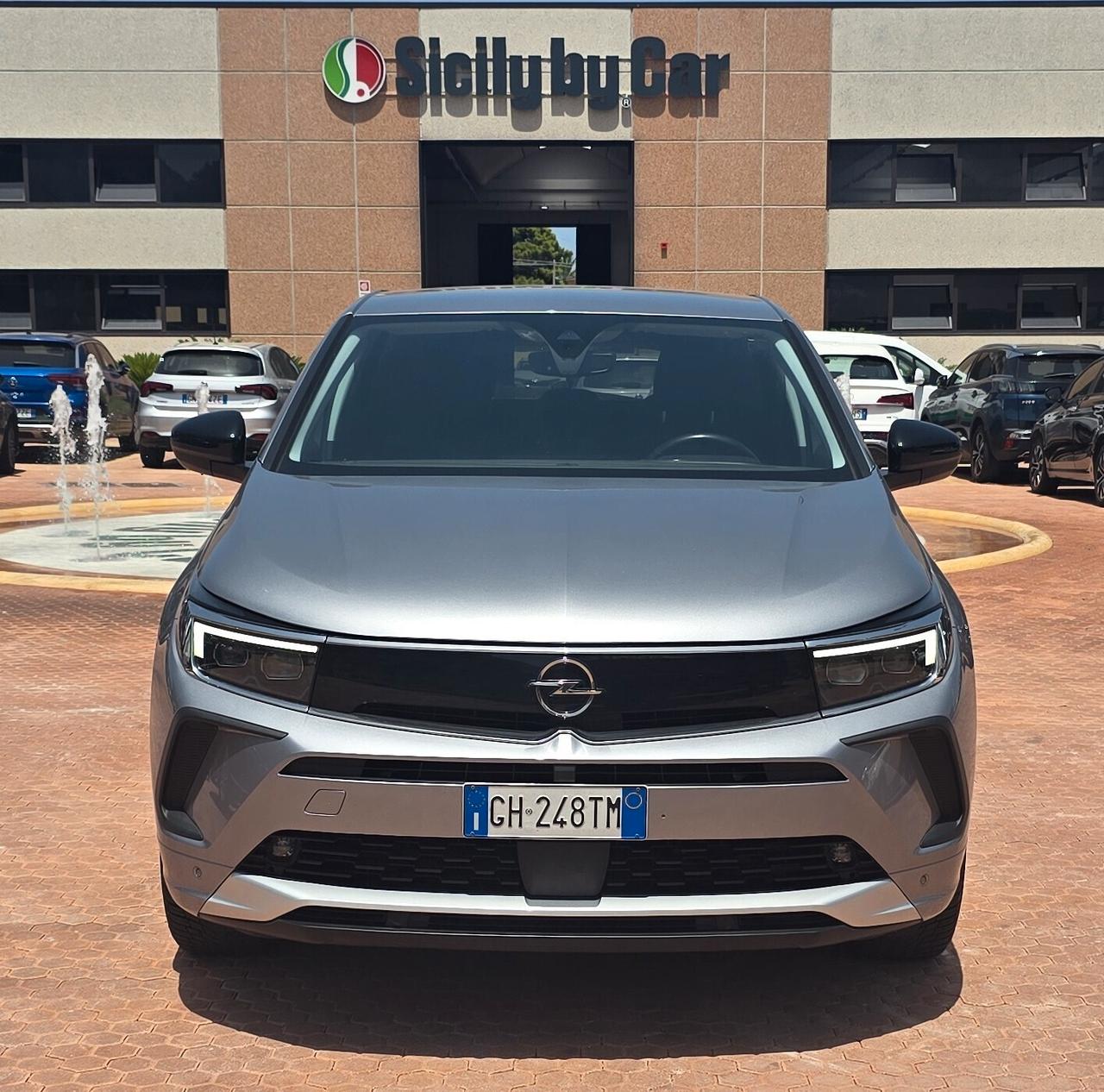 Opel Grandland 1.6 PHEV 224 CV Plug-In Hybrid Business Elegance – Efficienza e Comfort Premium