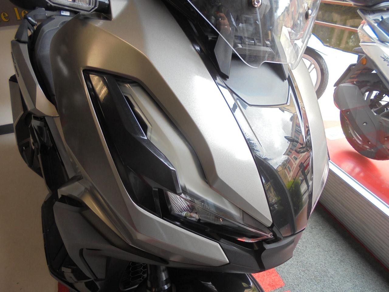 Honda ADV 350 ABS + TCS