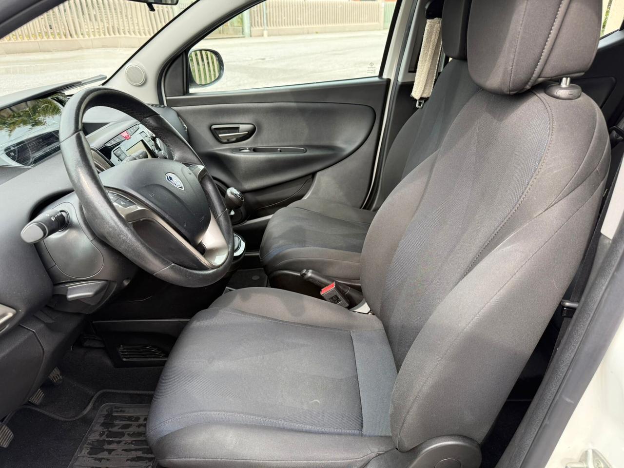 Lancia Ypsilon 1.2 69 CV 5 porte S&S Platinum NEOPATENTATI OK