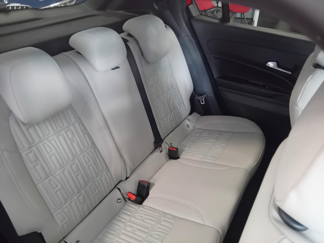 Fiat 600 Hybrid 100 CV DCT MHEV La Prima