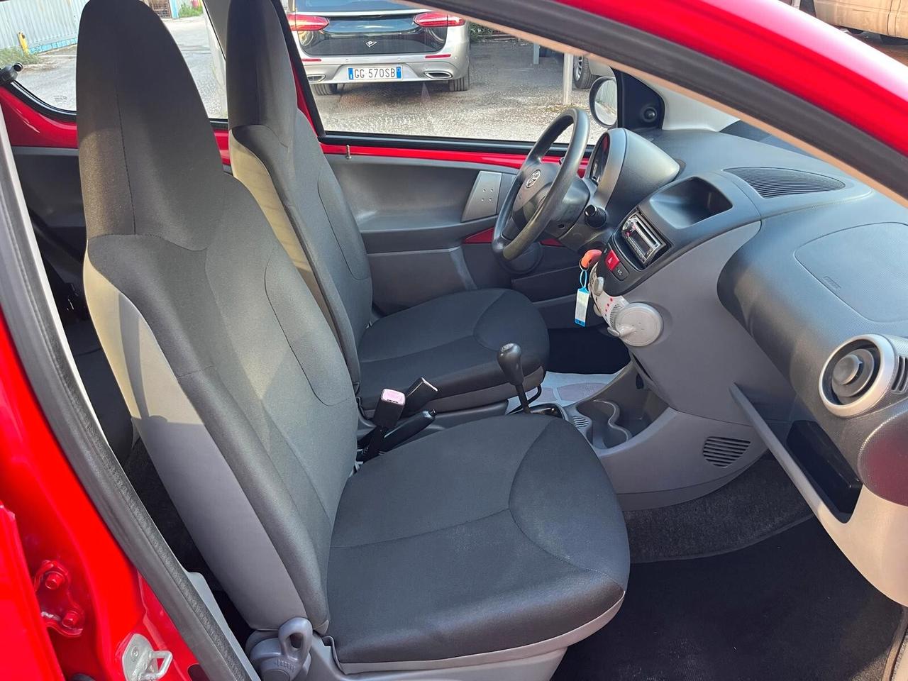 Toyota Aygo 1.0 VVT-i 68CV 5 porte Now 67.000KM